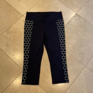 Athleta L Capri Navy Leggings with detail